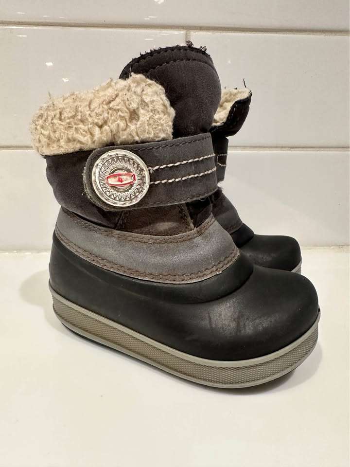 Size 21/22 (5/6)Olang Toddler Winter Boots, Shoes 5 (Walkers:12-24 mth)