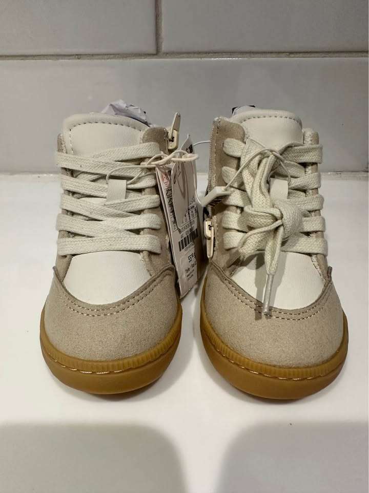 Size 6 (EU 22) BNWT Zara Baby High-Top Sneakers Cream Beige, Shoes 6.5 (Walkers:12-24 mth)