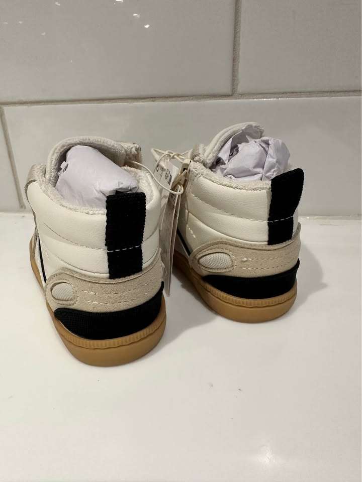 Size 6 (EU 22) BNWT Zara Baby High-Top Sneakers Cream Beige, Shoes 6.5 (Walkers:12-24 mth)