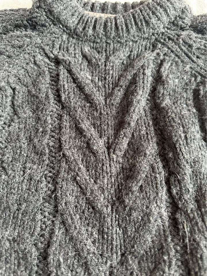 Old Navy dark charcoal gray cable knit sweater 6-12 mos, Kids 12 Month (9-12M)