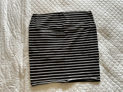 Thyme Maternity Skirts (1 Black; 1 Stripped) Size XL., Maternity XL (16-18)