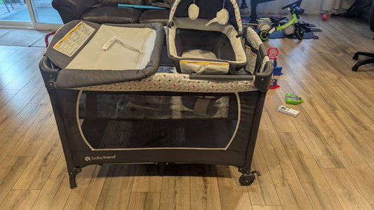 Baby trend Lil Snooze Playpen nursery center