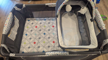 Baby trend Lil Snooze Playpen nursery center