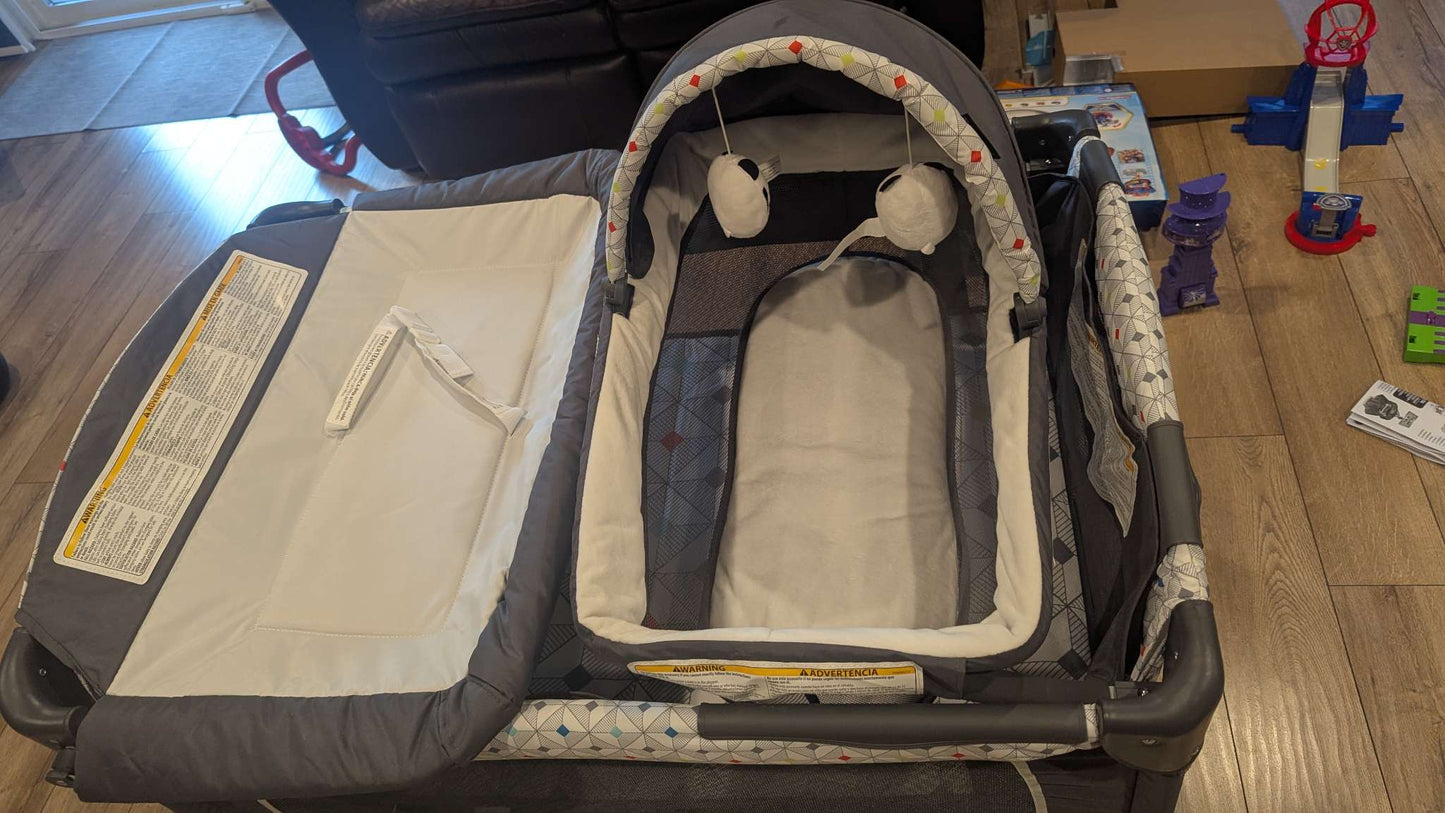 Baby trend Lil Snooze Playpen nursery center