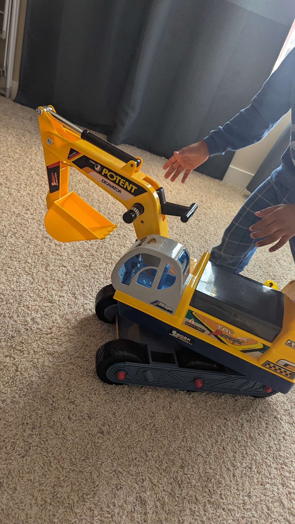 Excavator ride on toy