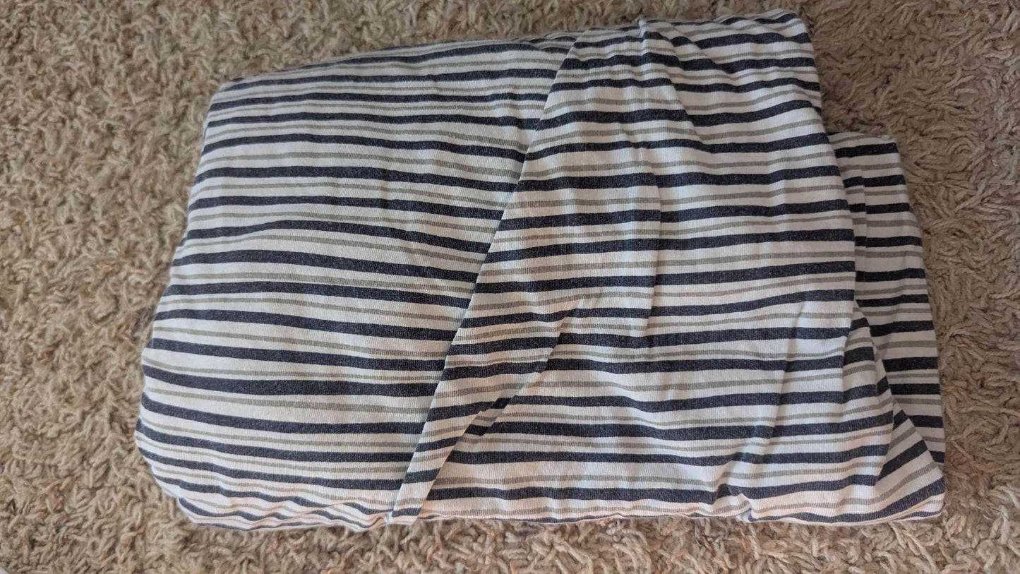 5 fitted crib sheets + 1 baby comforter