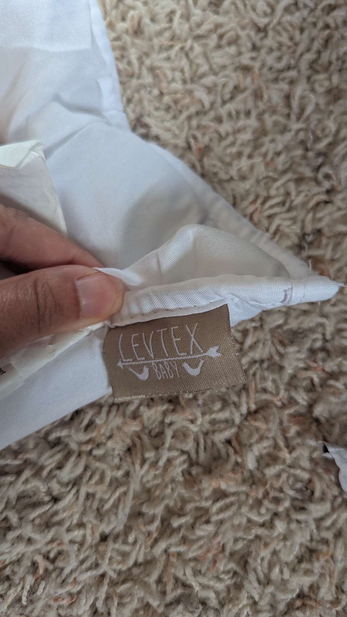 5 fitted crib sheets + 1 baby comforter