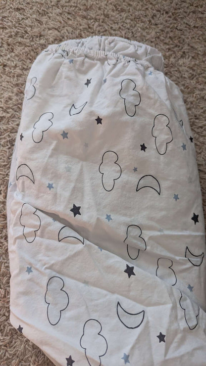 5 fitted crib sheets + 1 baby comforter