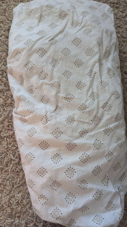 5 fitted crib sheets + 1 baby comforter