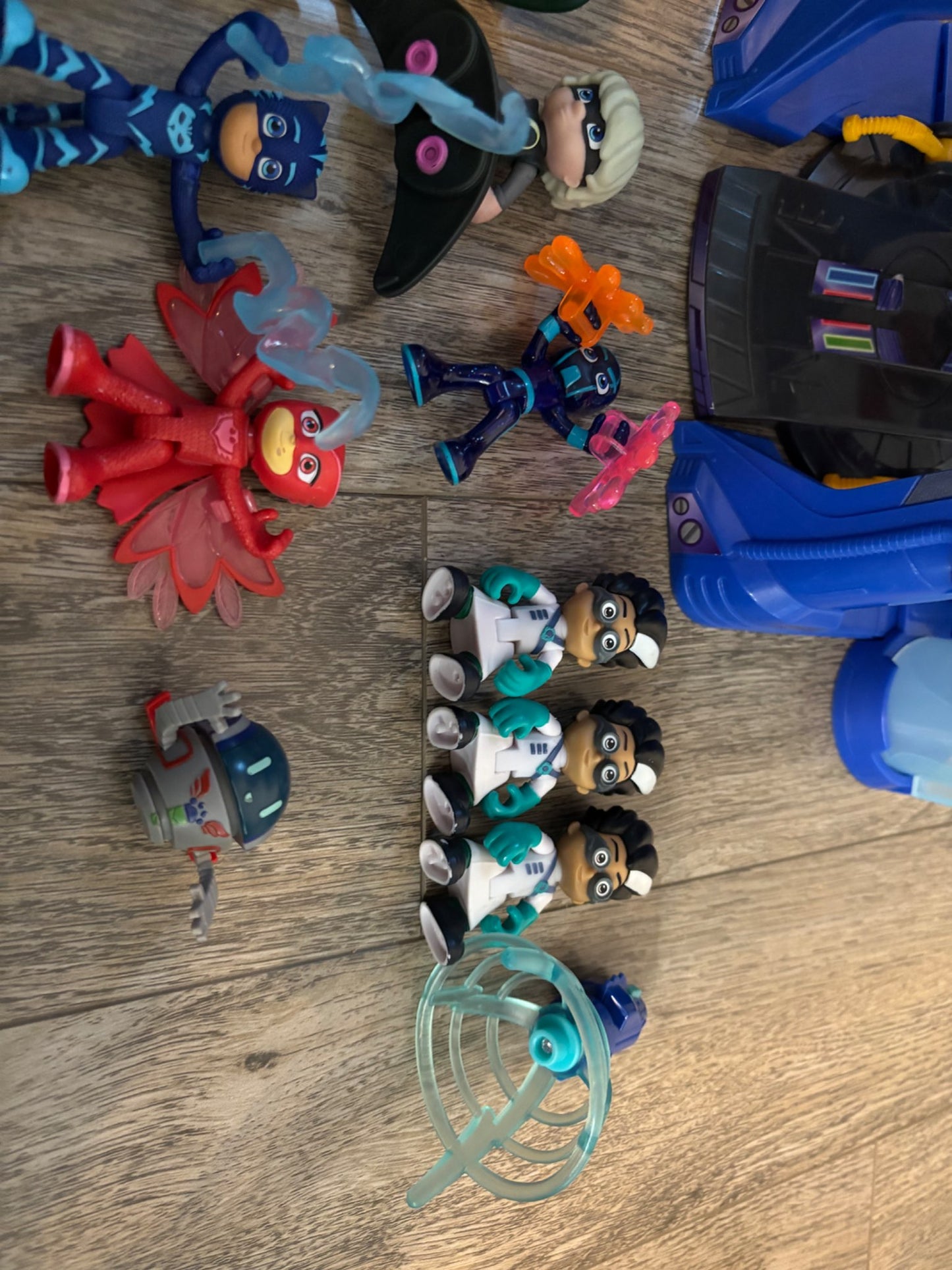 PJ Masks Deluxe Battle HQ Playset w/ Heroes & Villain Lot