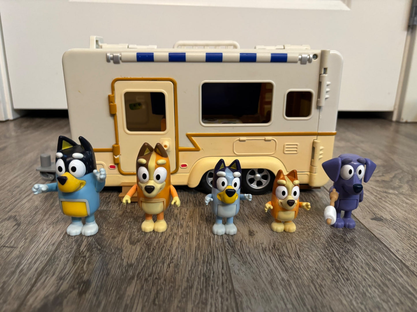 Bluey Caravan Adventure Set with Figures