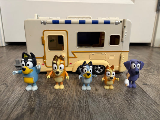 Bluey Caravan Adventure Set with Figures
