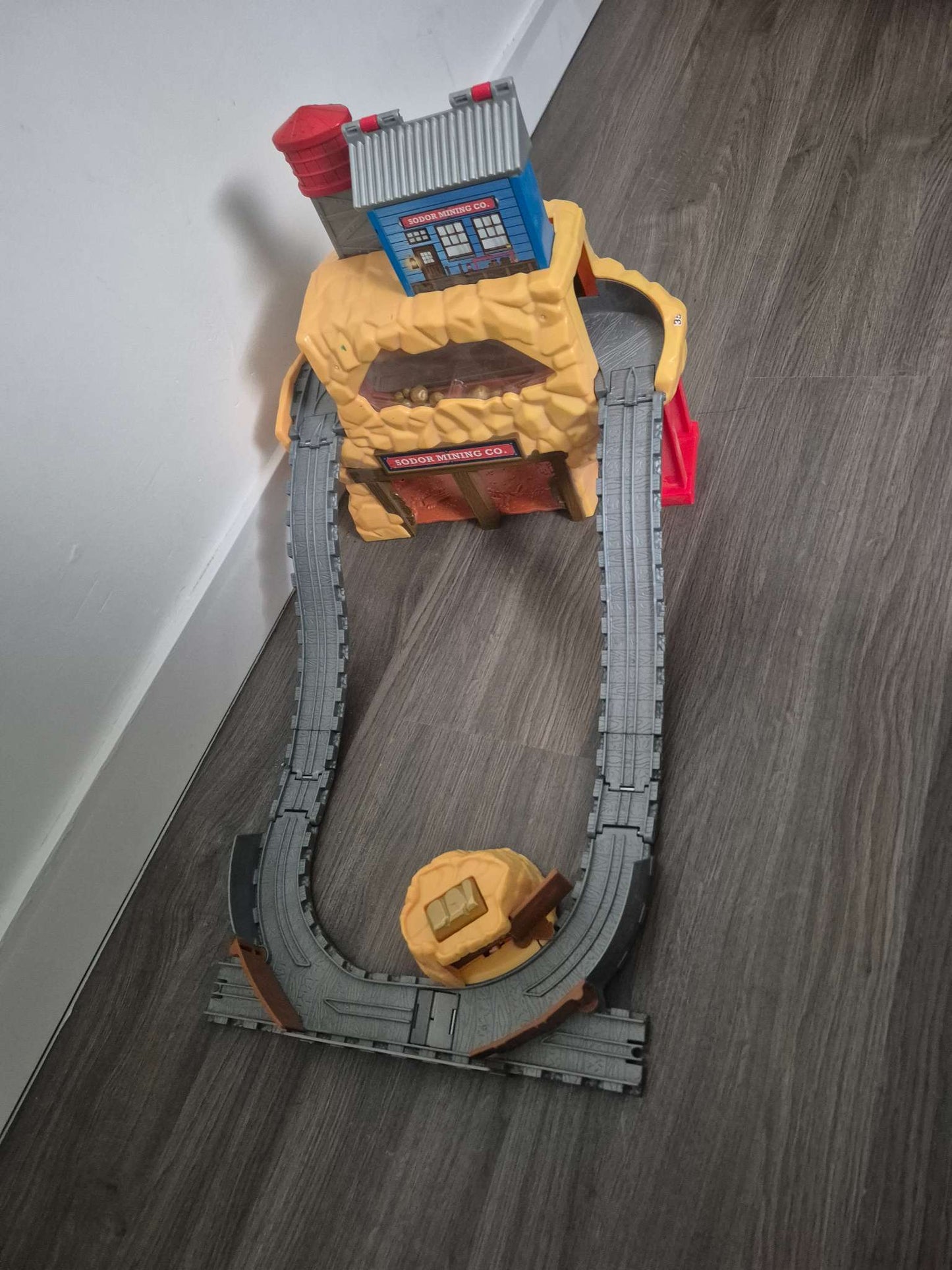 Fisher-Price Thomas & Friends Take-n-Play Rumbling Gold Mine Run