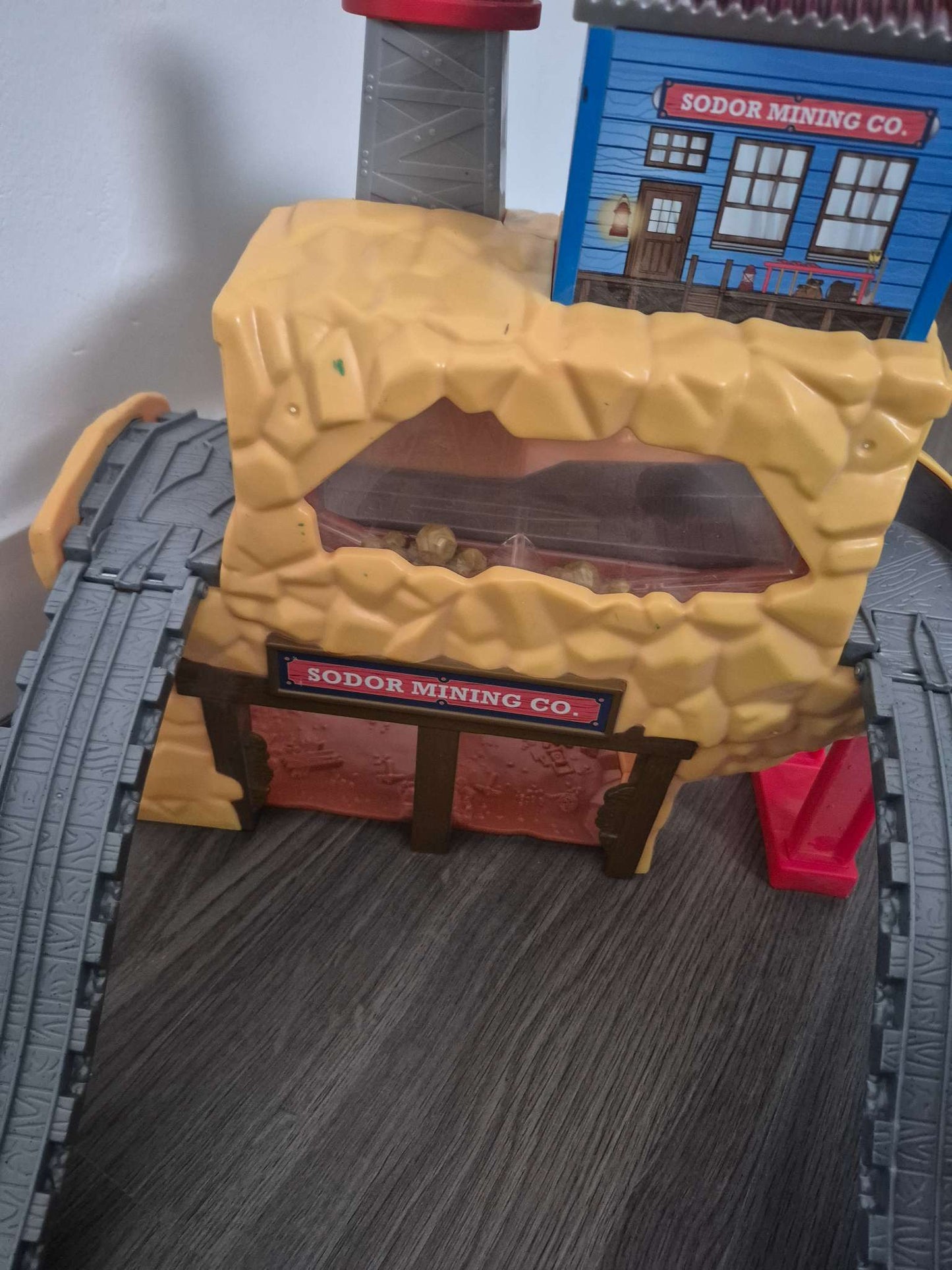 Fisher-Price Thomas & Friends Take-n-Play Rumbling Gold Mine Run