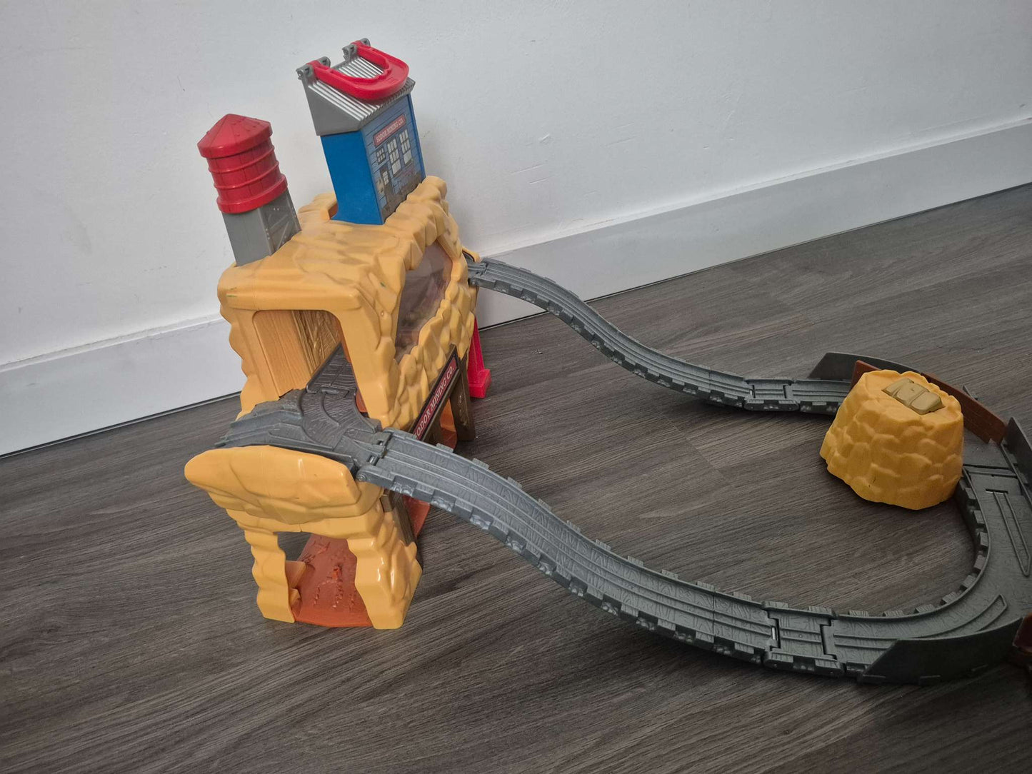 Fisher-Price Thomas & Friends Take-n-Play Rumbling Gold Mine Run