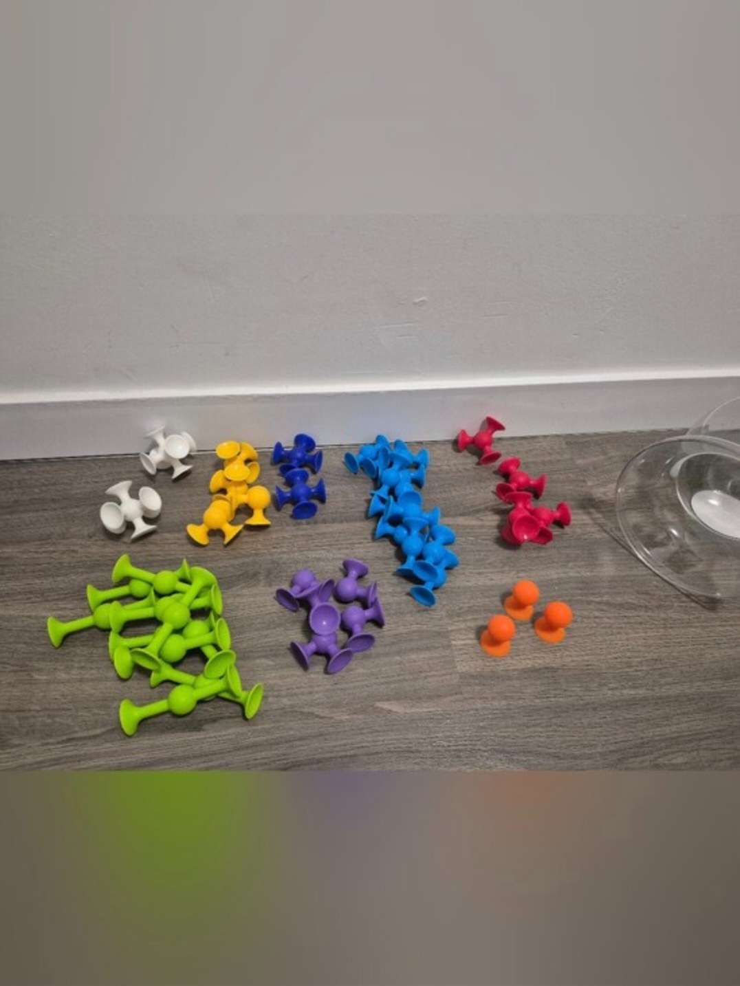 Fat Brain Toy Squigz Large Size 42 Piece Set