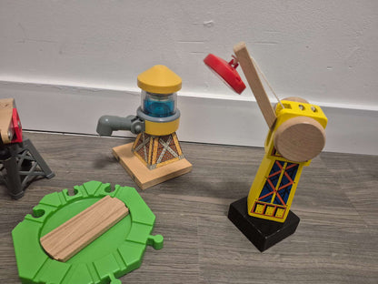 Trains Specialty Pieces Cargo Lift, Water Tower and Turntable