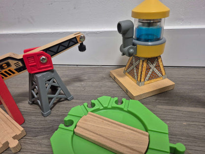 Trains Specialty Pieces Cargo Lift, Water Tower and Turntable