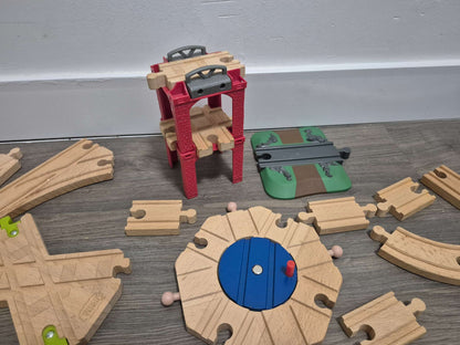 Trains Specialty Pieces Bundle Turntable, Switches and Curves