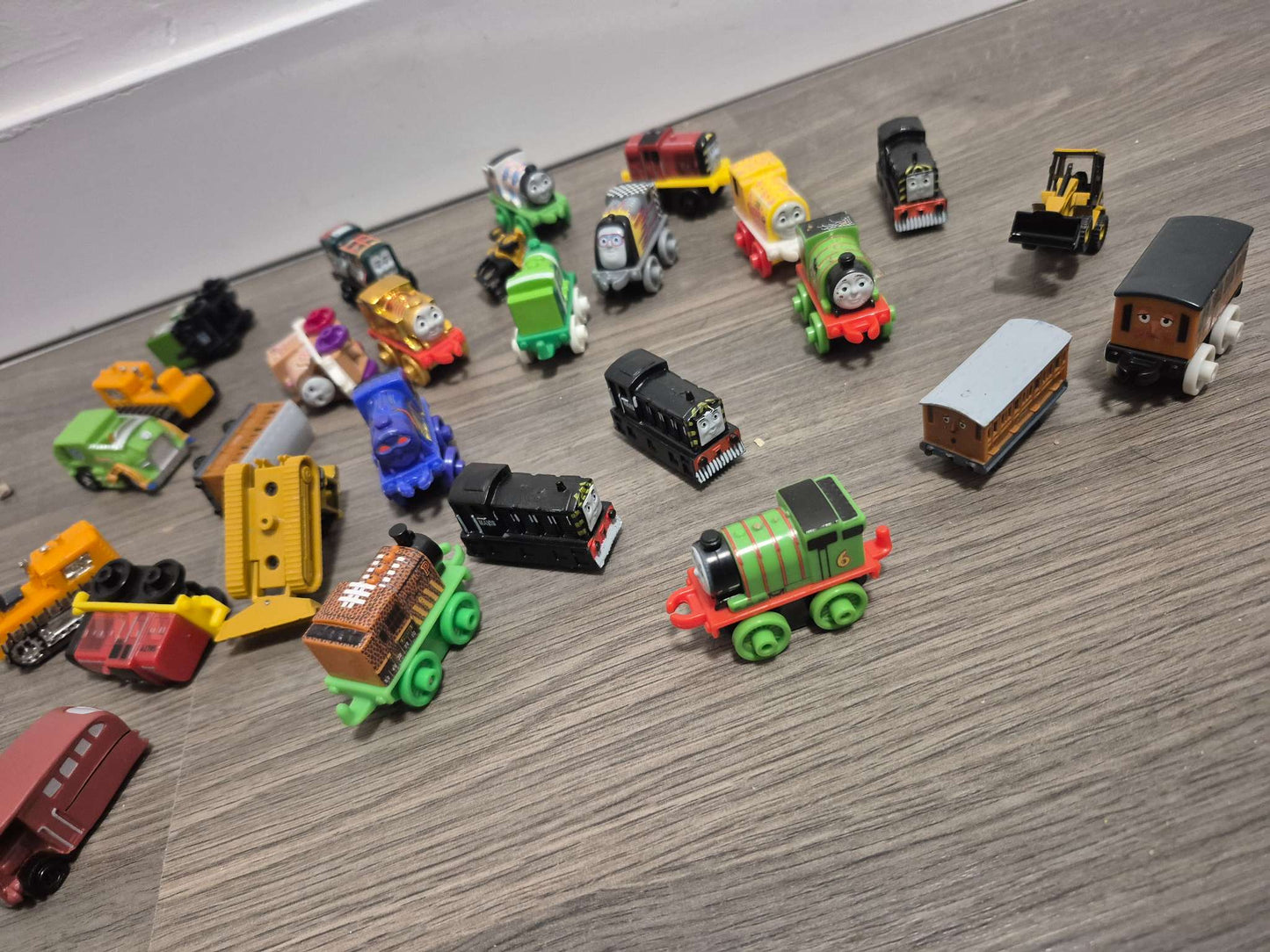Mini Thomas and Friends Bundle Including Golden Thomas