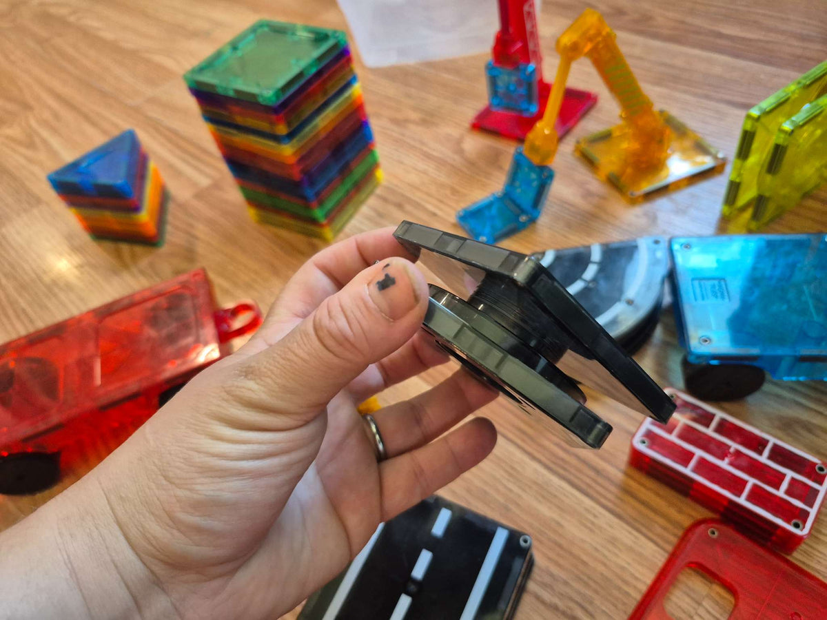 Magnatiles 55 + pieces Road Tunnel Cars