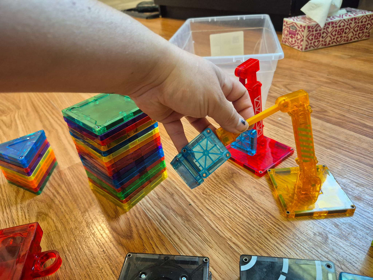 Magnatiles 55 + pieces Road Tunnel Cars