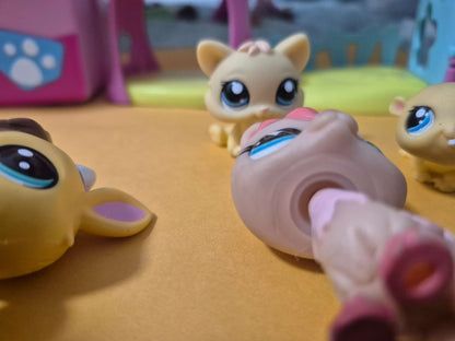 Littlest Pet Shop Bundle Figures And Playsets