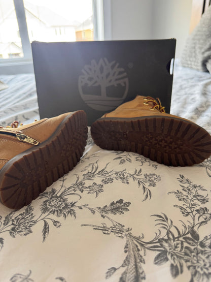 Timberland toddler size 10, Shoes 10 (Toddler:2-4yr)