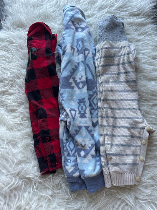 2 winter jumpers/rompers and Carters bunting suit , Kids 6 Month (3-6M)