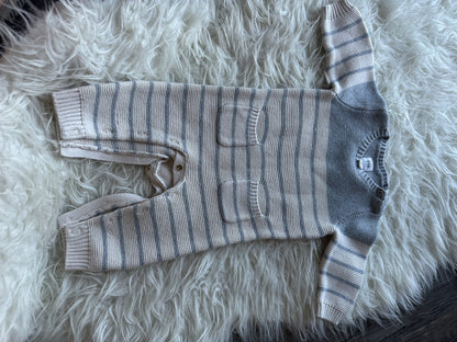 2 winter jumpers/rompers and Carters bunting suit , Kids 6 Month (3-6M)