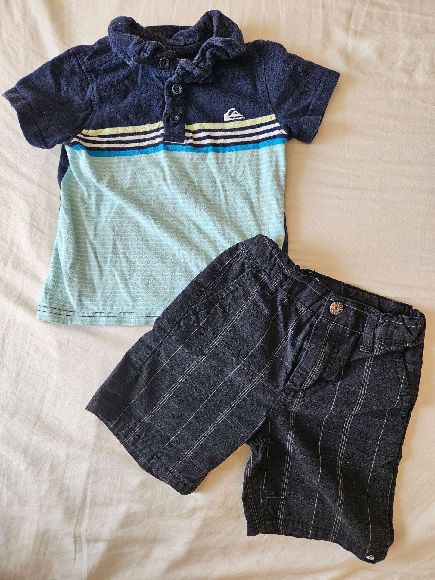 Quicksilver 2 piece set (blue t-shirt and black shorts) size 2, Kids 2T