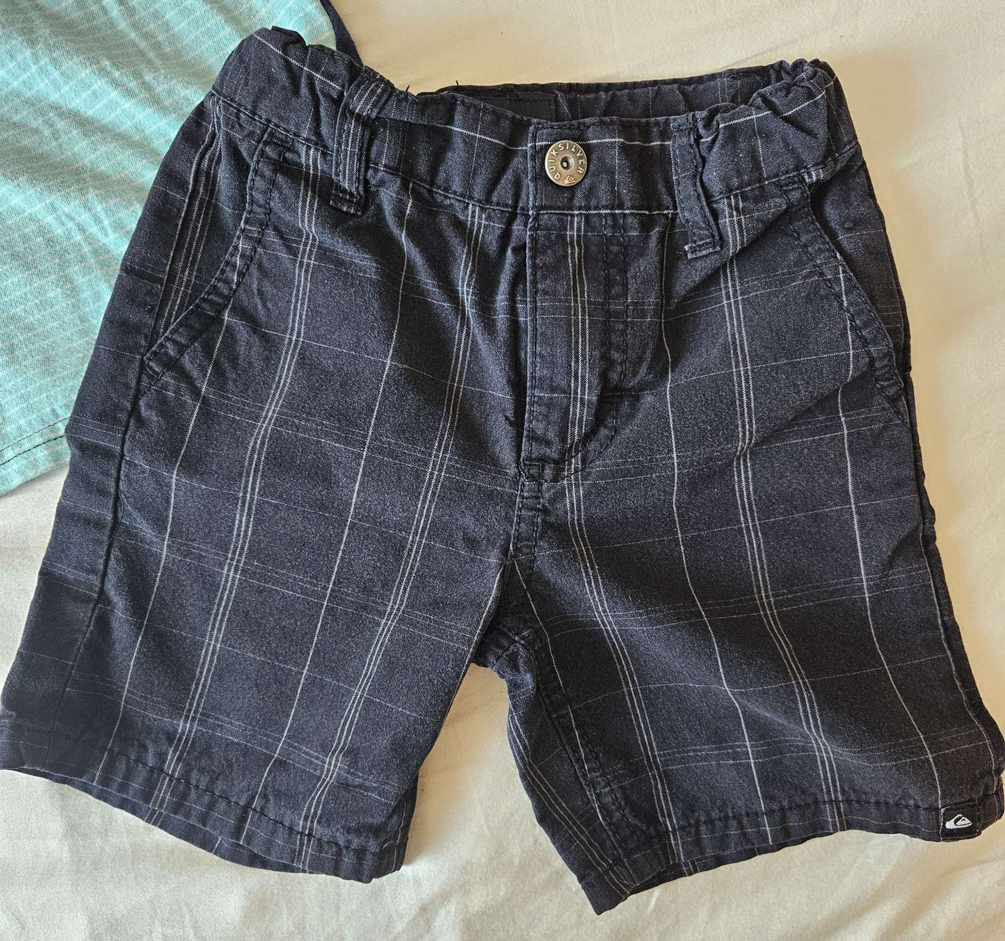 Quicksilver 2 piece set (blue t-shirt and black shorts) size 2, Kids 2T