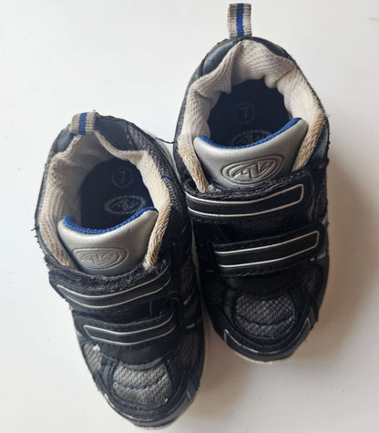 Athletic Works running shoes size 7, Shoes 7 (Walkers:12-24 mth)