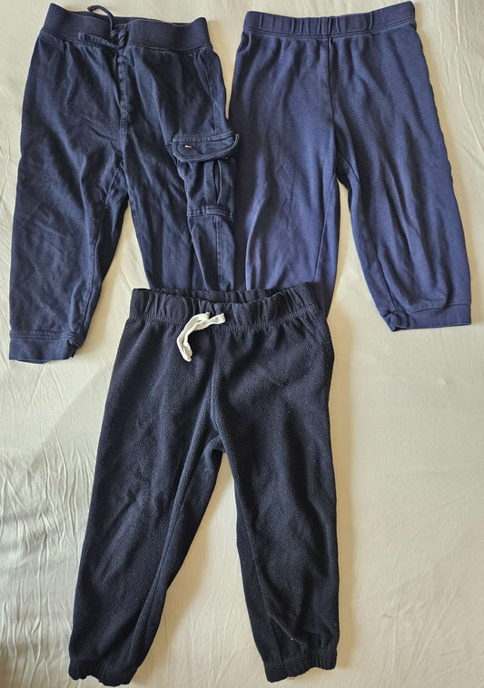 3 pairs of size 24 months sweatpants (blue tommy Hilfiger, black carters, blue carters), Kids 24 Month (18-24M)