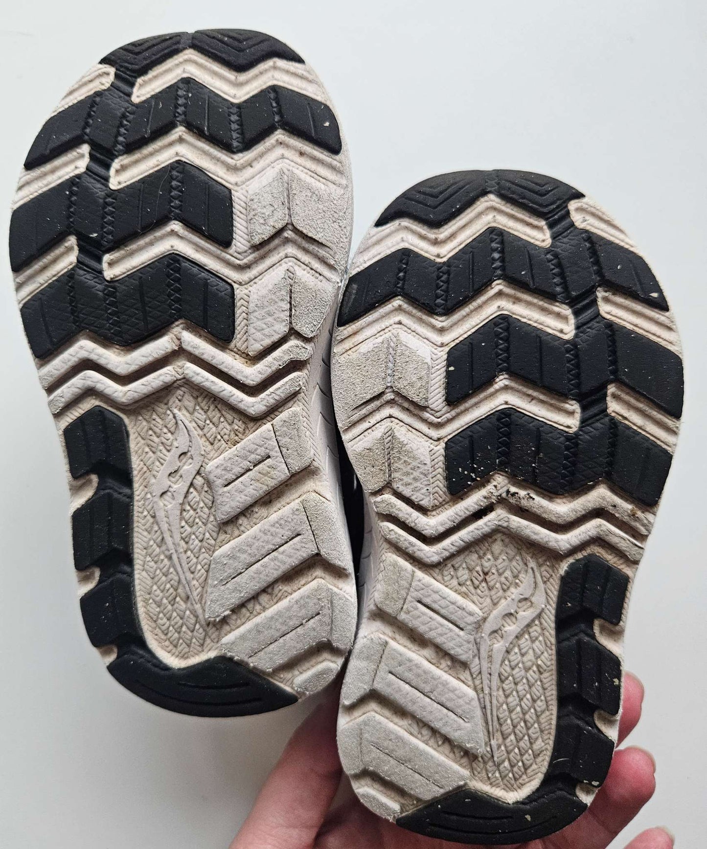 Saucony running shoes size 7, Shoes 7 (Walkers:12-24 mth)