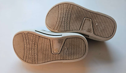 Carter's size 5 camouflage slip on shoes MSRP $28.01, Shoes 5 (Walkers:12-24 mth)