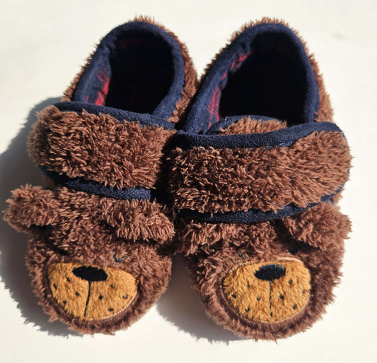 Size 5-6 brown bear slippers , Shoes 5 (Walkers:12-24 mth)