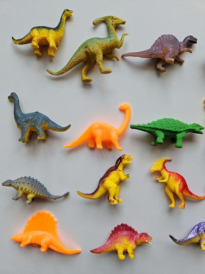 Set of 20 mini plastic dinosaurs