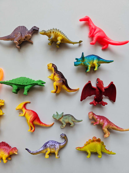 Set of 20 mini plastic dinosaurs