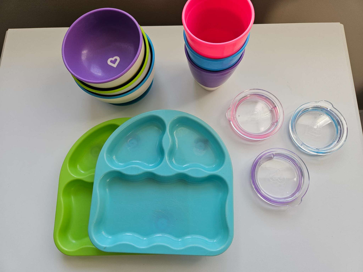 Suction plates (2) suction bowls (3) and training cups (4)