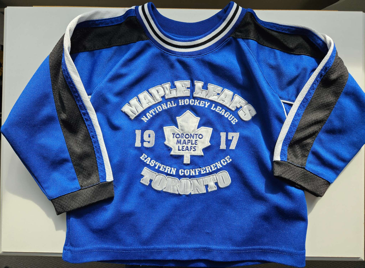Toronto Maple Leafs Jersey size 3X, Kids 3T