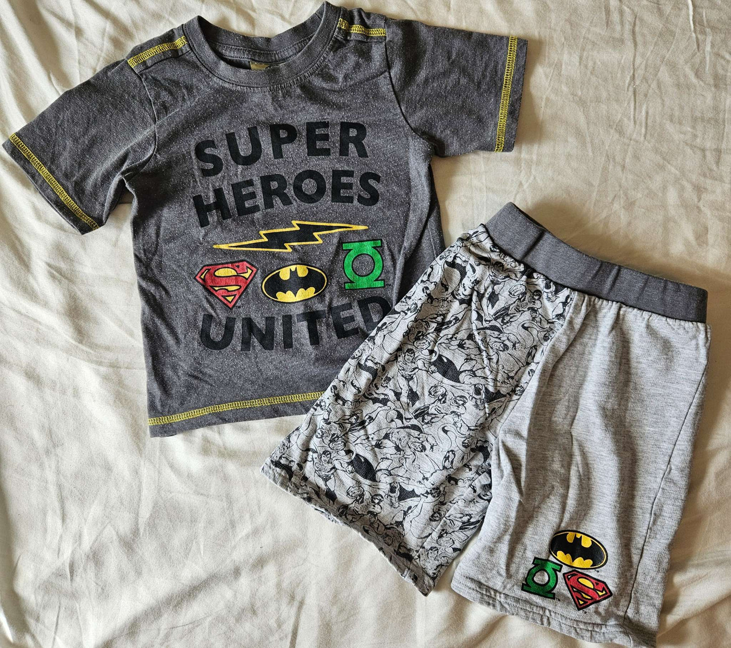 Super Heros united 2 piece set (t-shirt and shorts), size 18-24 months, Kids 24 Month (18-24M)