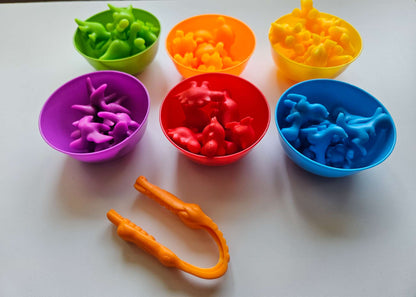 Toddler count and sort dinosaurs