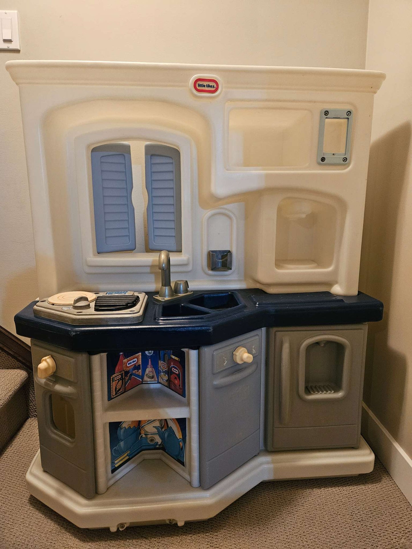 Little Tikes play kitchen