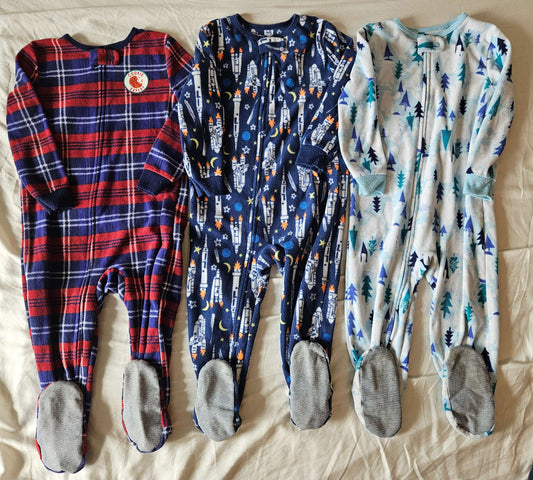 3 piece Osh Kosh Fleece Pajama sleepers set size 2T (cookie expert, space, yeti), Kids 2T