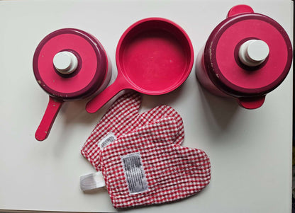 Melissa and Doug Pots and pans set