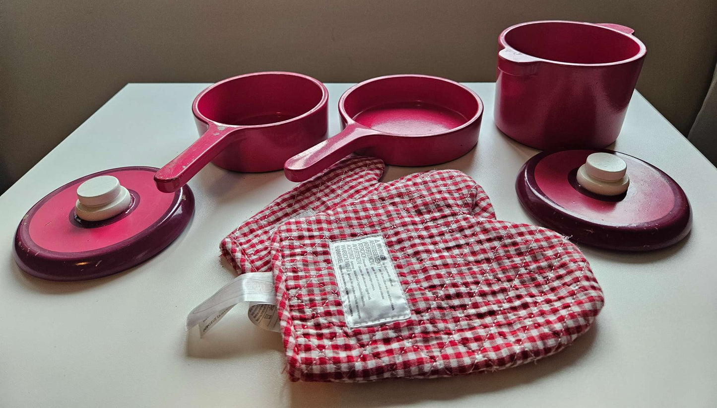 Melissa and Doug Pots and pans set