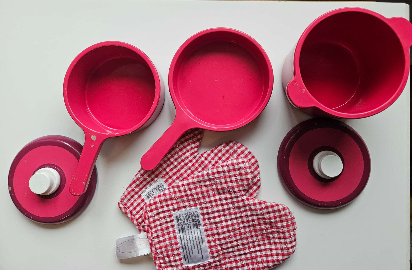 Melissa and Doug Pots and pans set