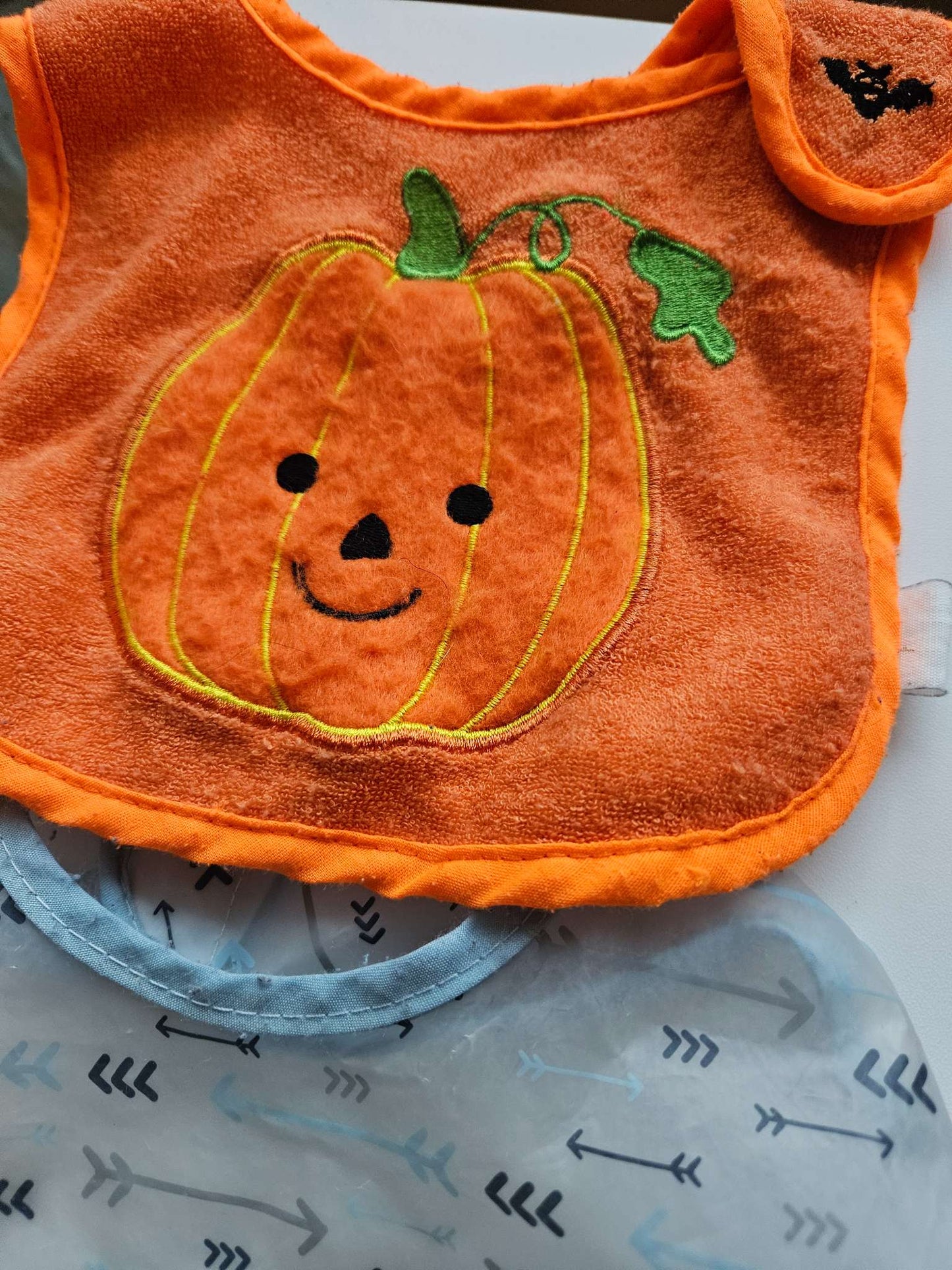 26 baby feeding spoons and 2 bibs (wipeable and pumpkin)