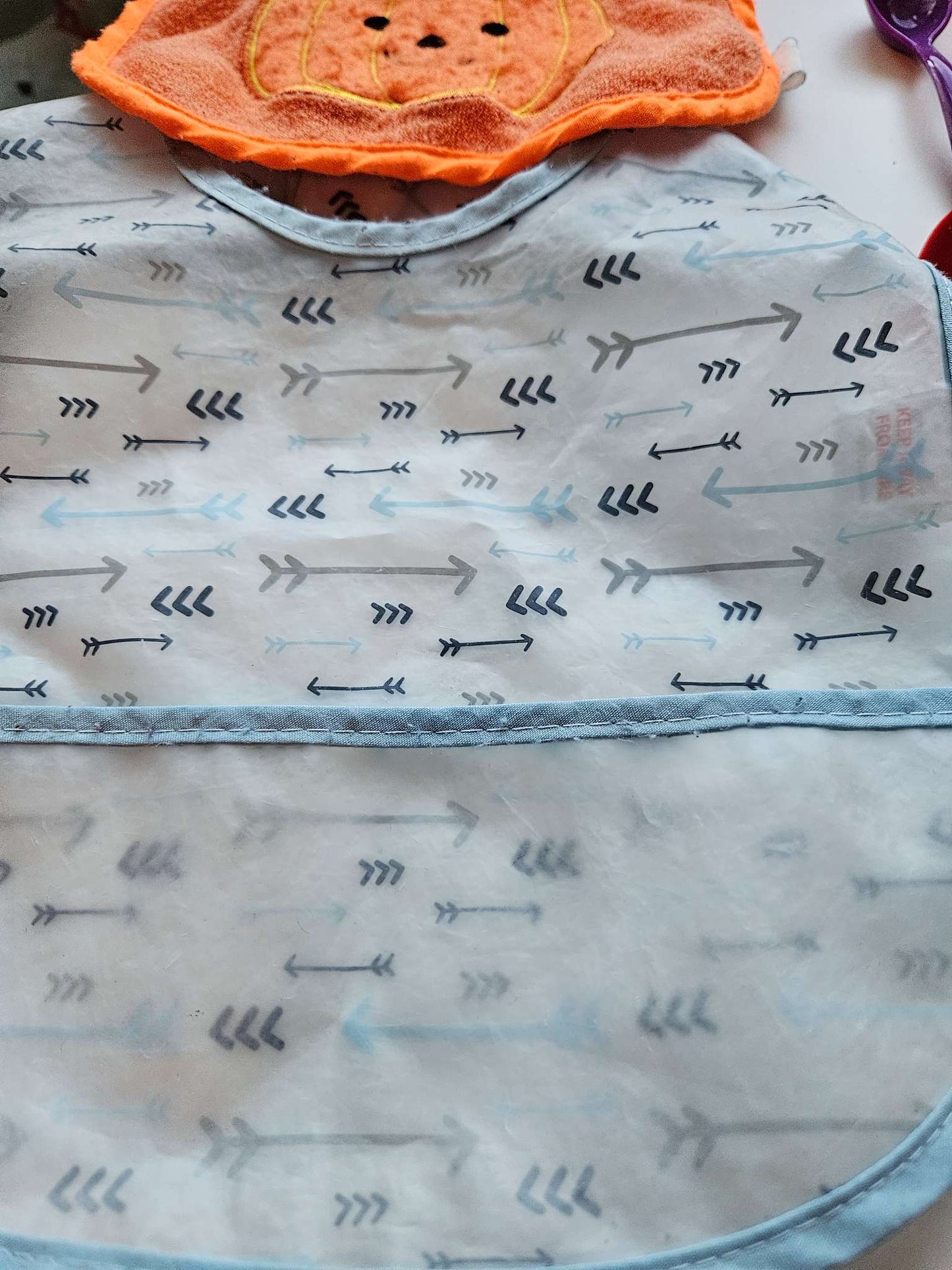 26 baby feeding spoons and 2 bibs (wipeable and pumpkin)